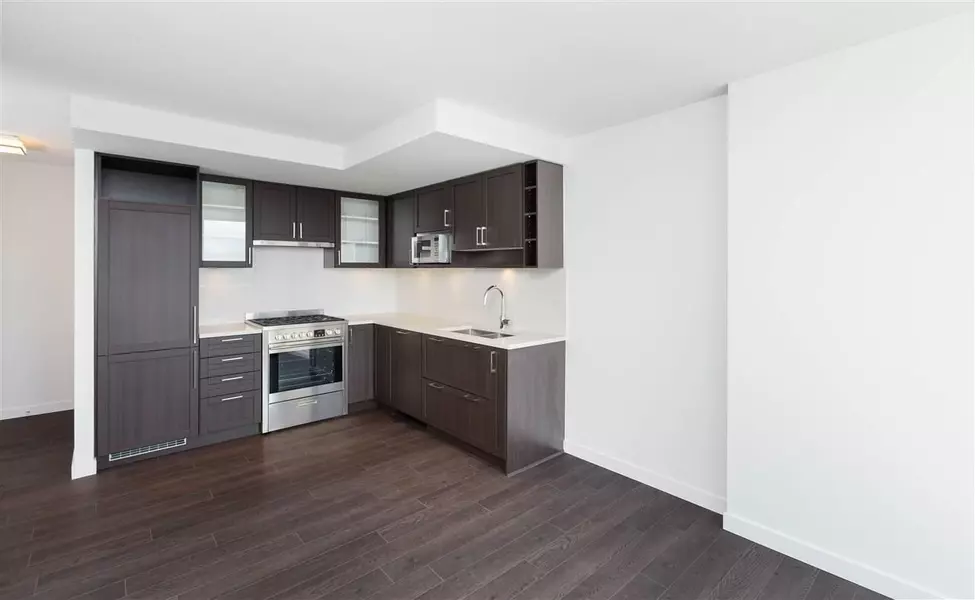 5470 ORMIDALE ST #1807, Vancouver, BC V5R 0G6