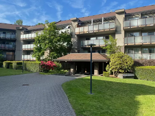 Burnaby, BC V5C 5Z2,4373 HALIFAX ST #202