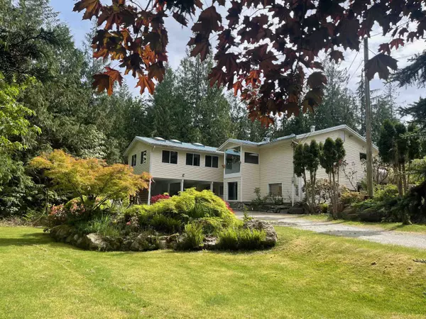 6055 DUBOIS RD, Madeira Park, BC V0N 2H1