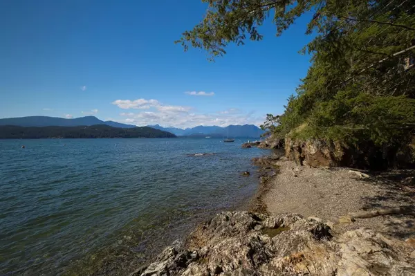 Bowen Island, BC V0N 1G2,947 WINDJAMMER RD