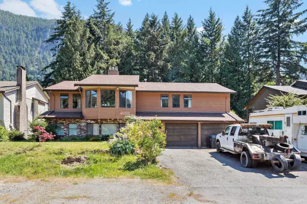 1115 PLATEAU CRES, Squamish, BC V8B 0W3