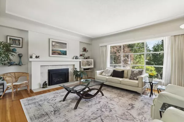 North Vancouver, BC V7K 1M9,1380 DORAN RD