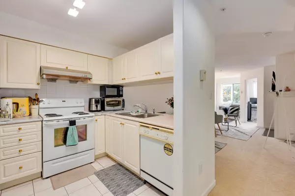 Vancouver, BC V5T 4R4,189 E 16TH AVE #107