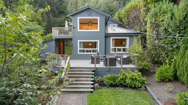 2575 CALEDONIA AVE, North Vancouver, BC V7G 1T8