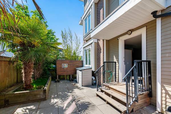 328 SEMLIN DR,  Vancouver,  BC V5L 0A6