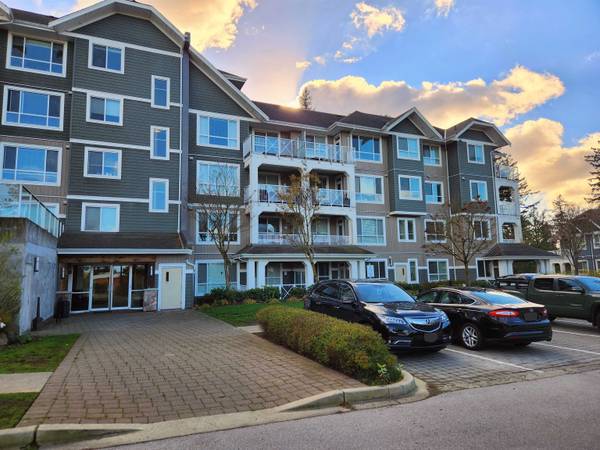 16388 64 AVE #303, Surrey, BC V3S 3V5