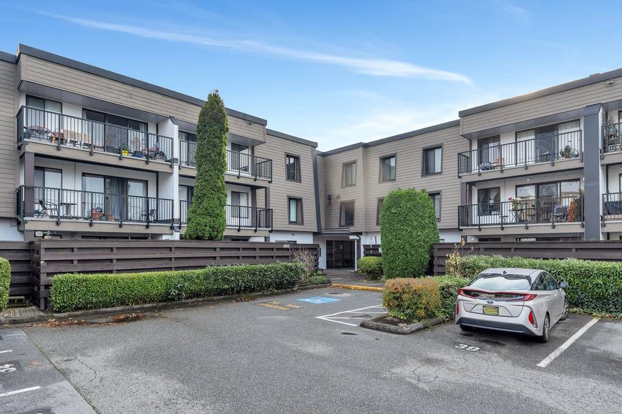 4111 FRANCIS RD #105, Richmond, BC V7C 1J8