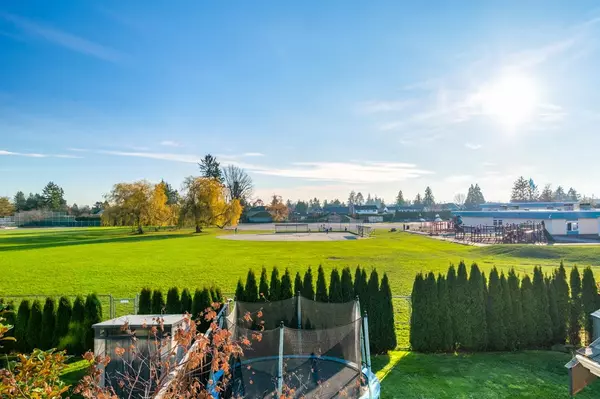 Ladner, BC V4K 2C5,5500 52 AVENUE AVE