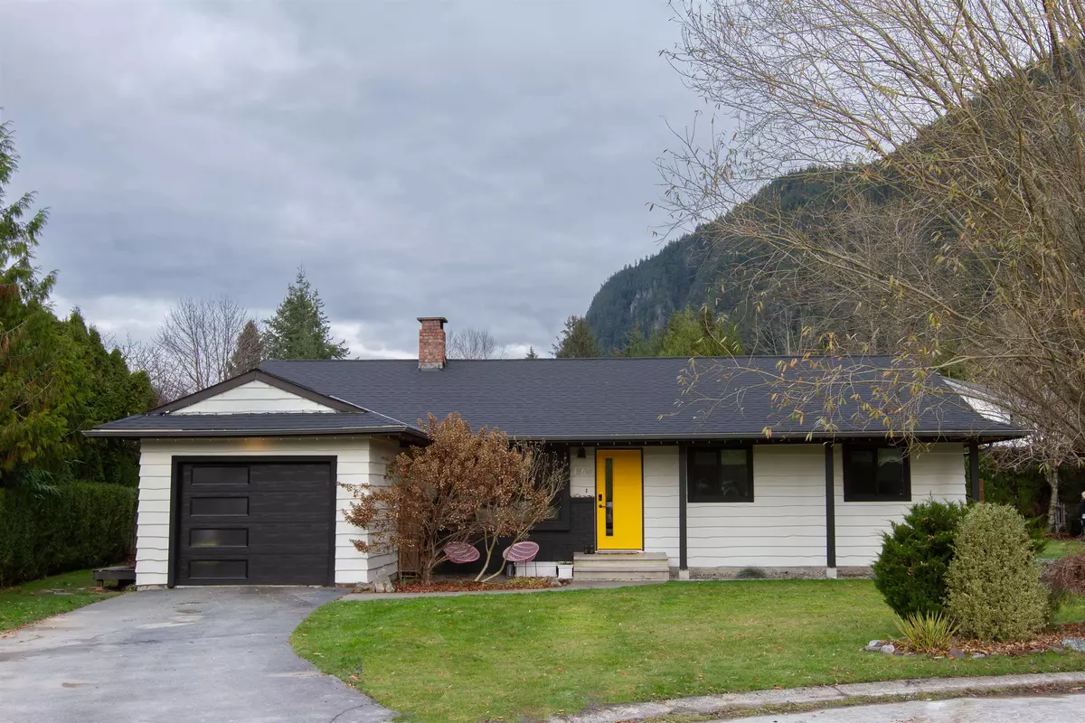 Squamish, BC V0N 1H0,1360 OAK PL