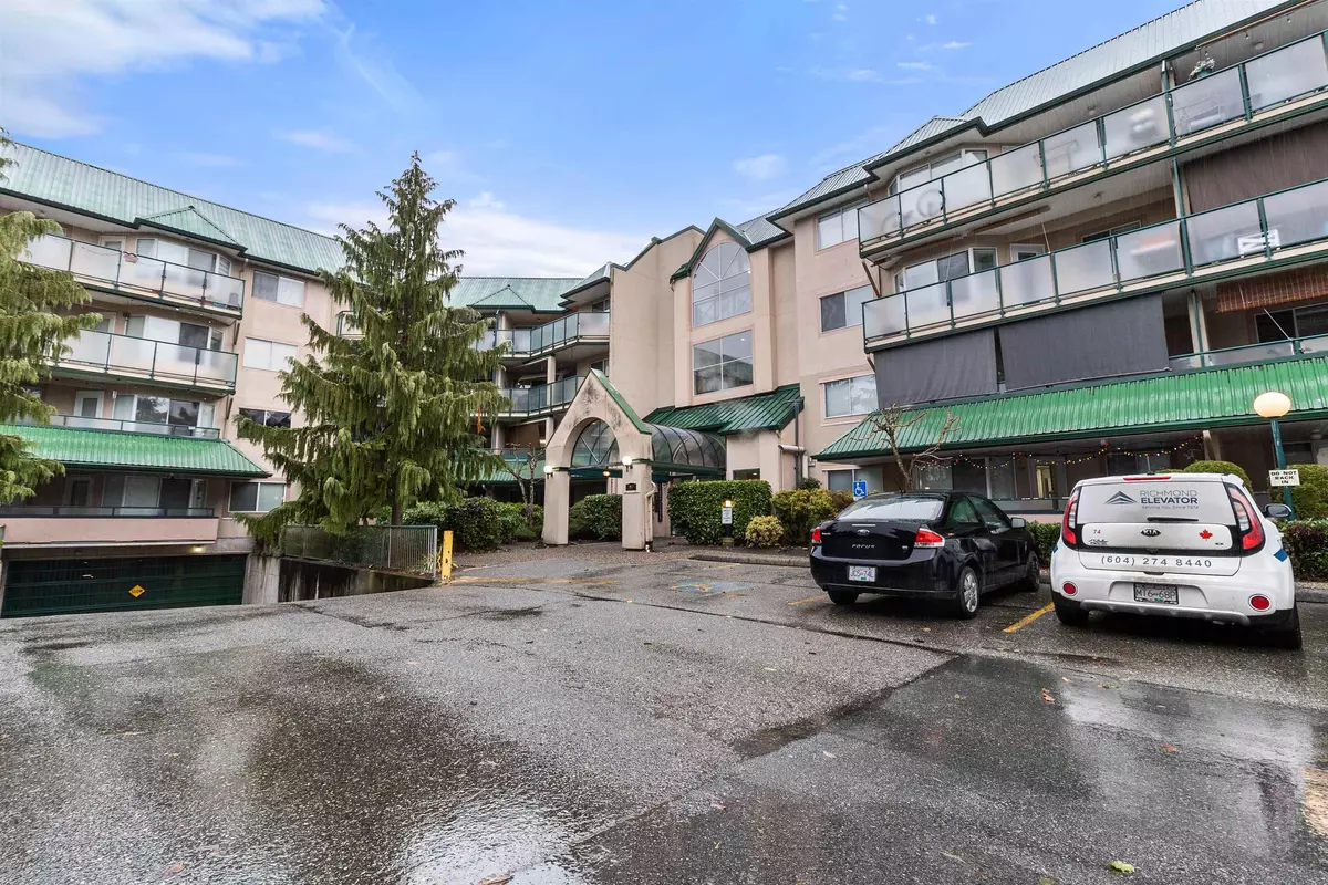 Abbotsford, BC V2T 4M3,2962 TRETHEWEY ST #210