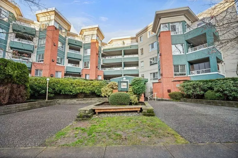 North Vancouver, BC V7M 3M1,128 W 8 ST #308