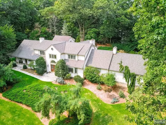 895 Mohawk Road, Franklin Lakes, NJ 07417