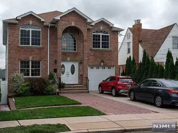 12 Kroll Terrace, Secaucus, NJ 07094