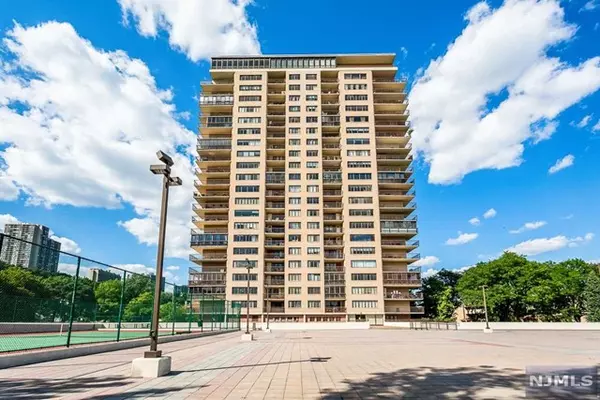 1203 River Road #18M, Edgewater, NJ 07020