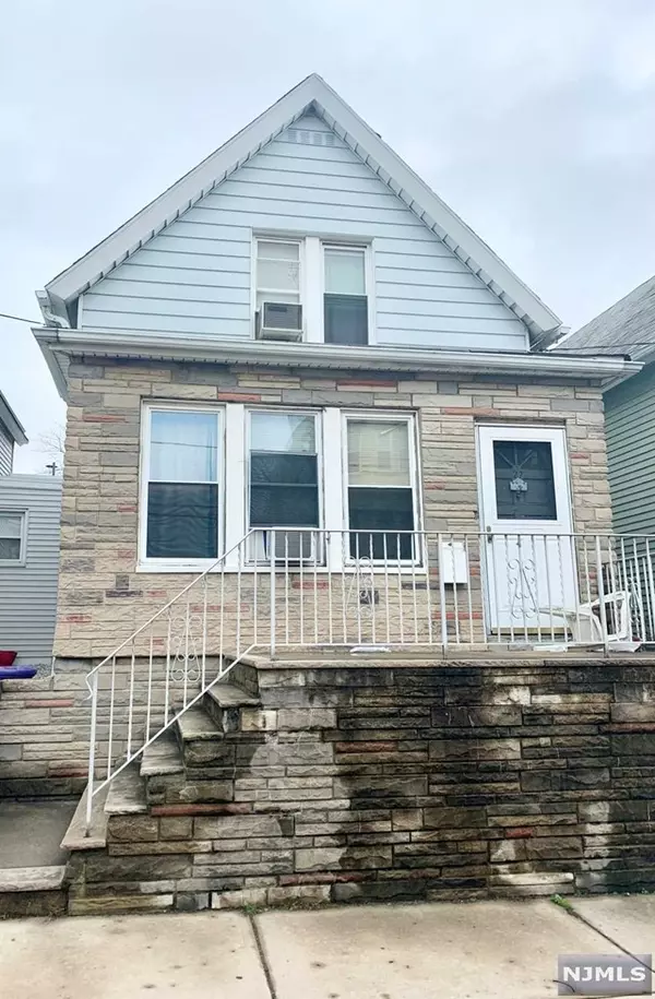 27 East 15th Street, Bayonne, NJ 07002