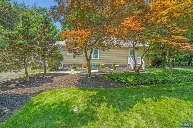 10 Old Stone Church Road, Upper Saddle River, NJ 07458