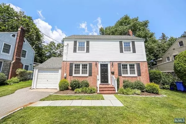 Tenafly, NJ 07670,65 Surrey Lane