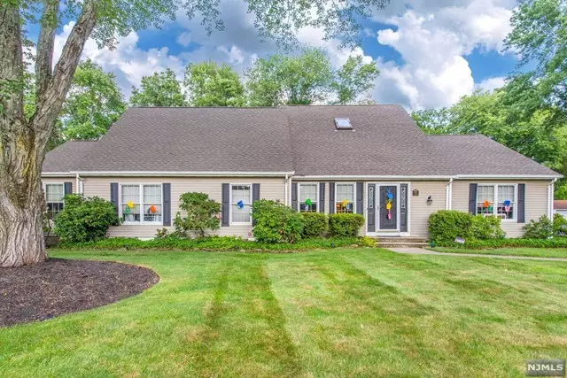 84 West Parkway, Pequannock Township, NJ 07444