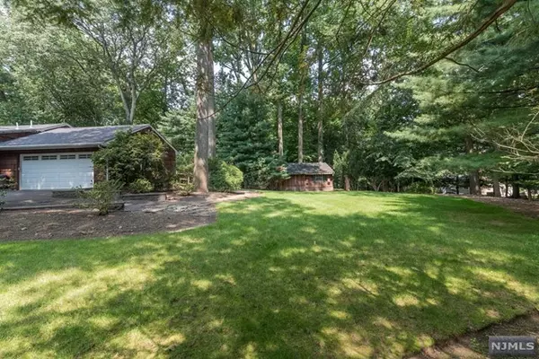 Upper Saddle River, NJ 07458,31 Sleepy Hollow Road