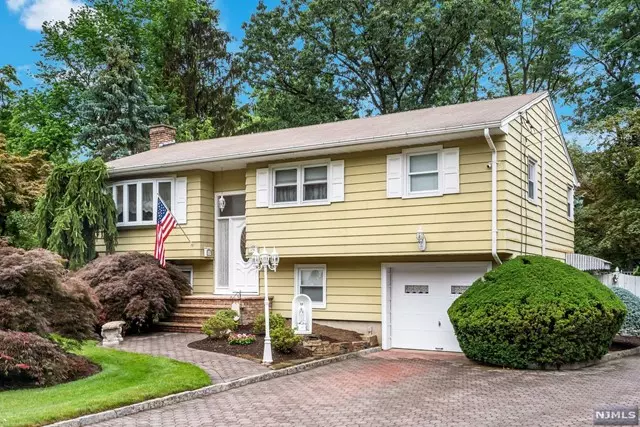 9 Sulak Lane, Park Ridge, NJ 07656