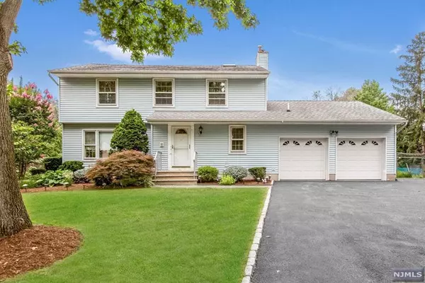 71 Swan Court, Paramus, NJ 07652