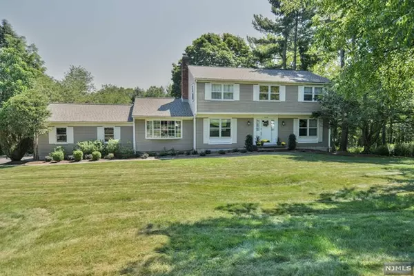 70 Vanderbeck Lane, Mahwah, NJ 07430