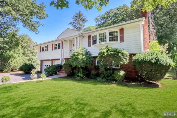 Oradell, NJ 07649,44 Forest Avenue