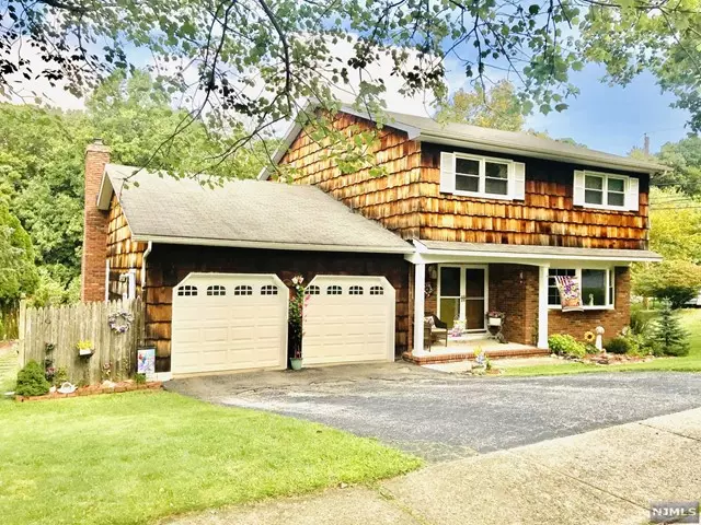 31 Lovell Drive, Wanaque, NJ 07465