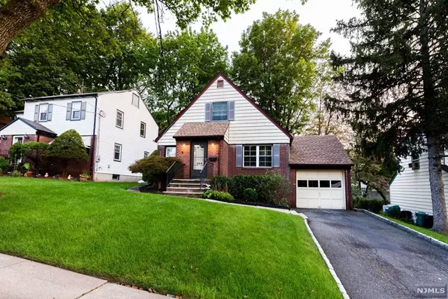 286 Grayson Place, Teaneck, NJ 07666