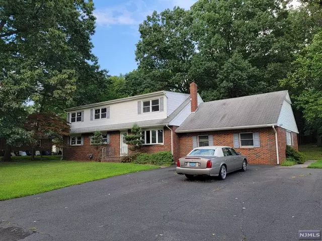 33 Dietrich Lane, North Haledon, NJ 07508