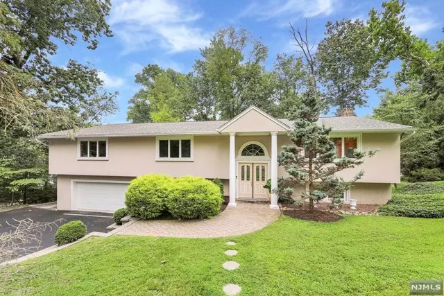 8 Michael Street, Woodcliff Lake, NJ 07677