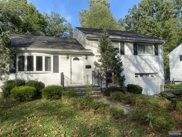 16 Bryant Drive, Livingston, NJ 07039