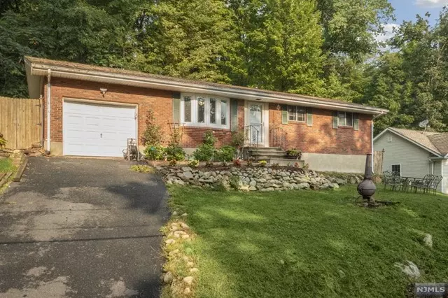 10 Frances Avenue, Hopatcong, NJ 07843