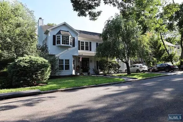 8 Smith Terrace, Cresskill, NJ 07626