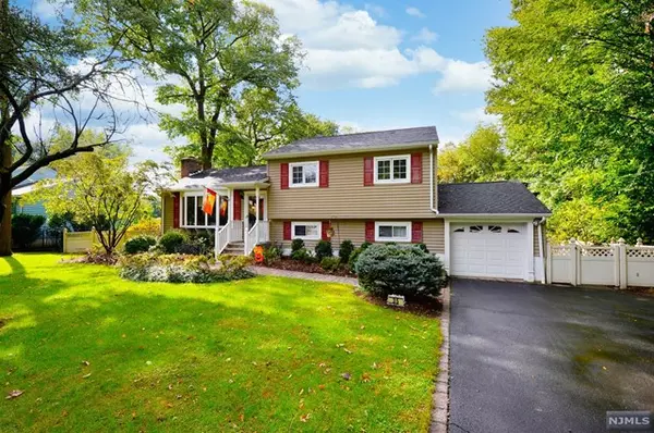 35 Mary Lane, Waldwick, NJ 07463