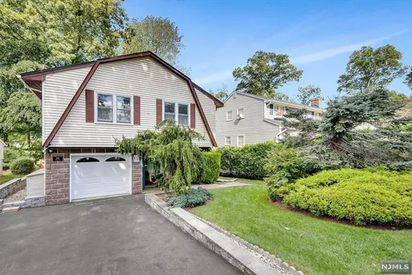 83 Moore Avenue, Waldwick, NJ 07463