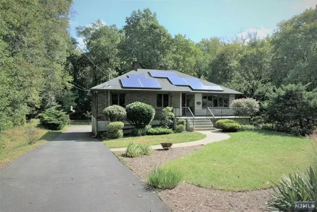 43 Lakeview Terrace, Emerson, NJ 07630