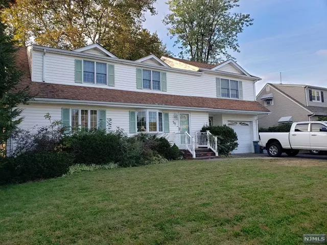 37 White Oak Lane, Wayne, NJ 07470