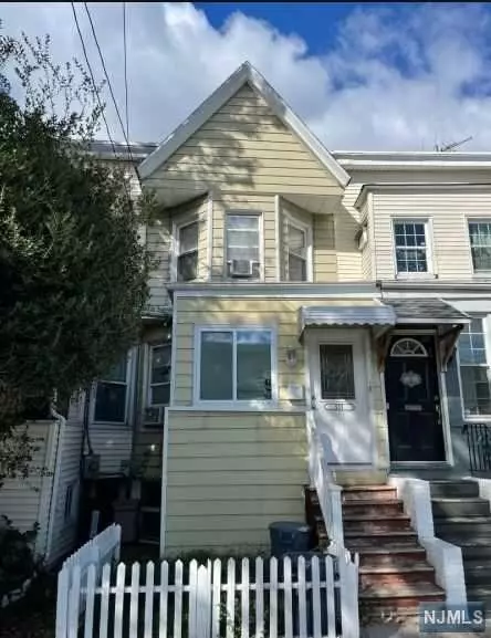 537 Avenue E, Bayonne, NJ 07002