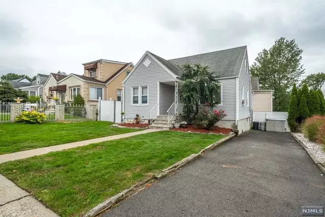 316 Viviney Street, Elmwood Park, NJ 07407