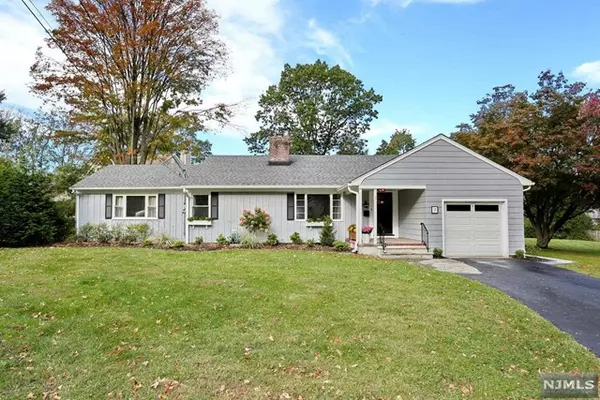 7 Garden Court, Ho-ho-kus, NJ 07423