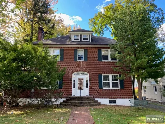 564 Warwick Avenue, Teaneck, NJ 07666