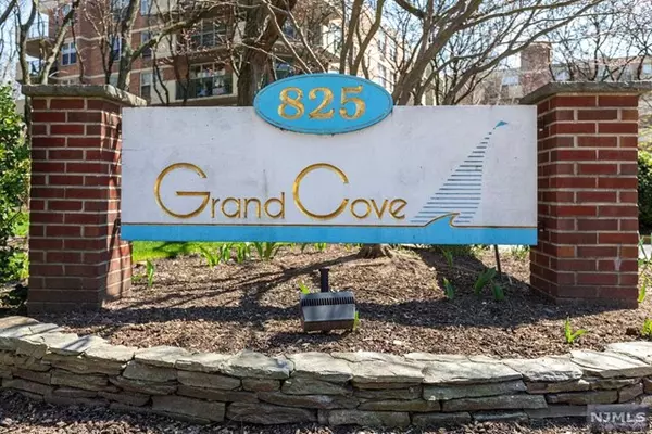 200 Grand Cove Way #5H, Edgewater, NJ 07020