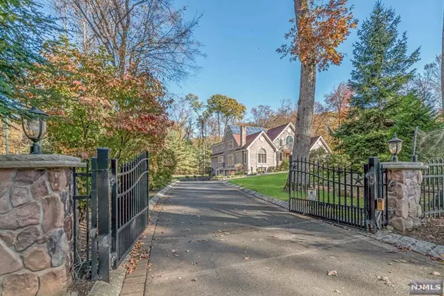 25 North Church Road, Saddle River, NJ 07458