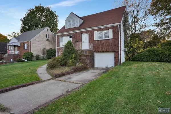 Teaneck, NJ 07666,620 Iris Court