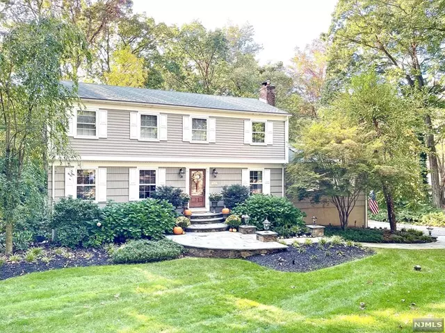 986 Dogwood Trail, Franklin Lakes, NJ 07417