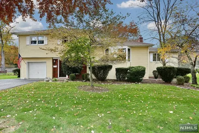 453 Evergreen Place, Paramus, NJ 07652