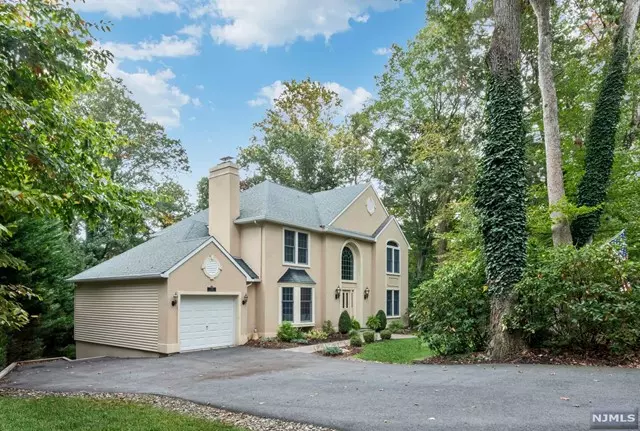 624 Pines Lake Drive, Wayne, NJ 07470