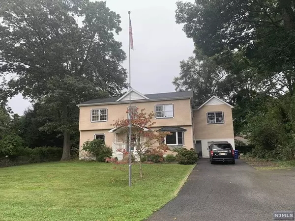 515 Connie Avenue, Franklin Lakes, NJ 07417