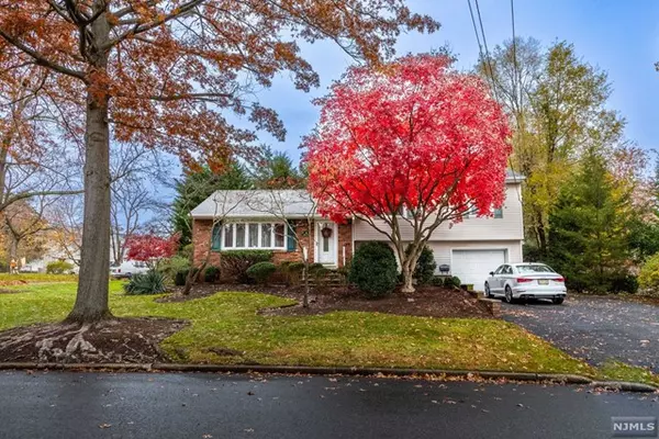 Cresskill, NJ 07626,39 Deacon Place